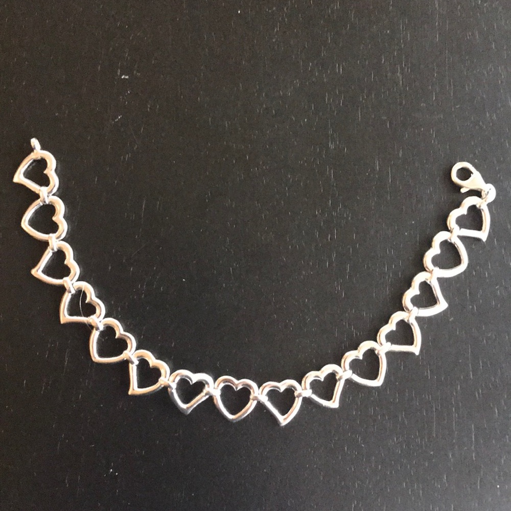 Sweet sterling silver heart bracelet!